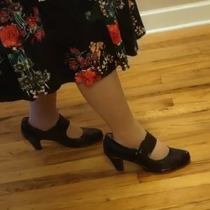 Soft spots sz 8.5 WW black Mary Jane's NWOT